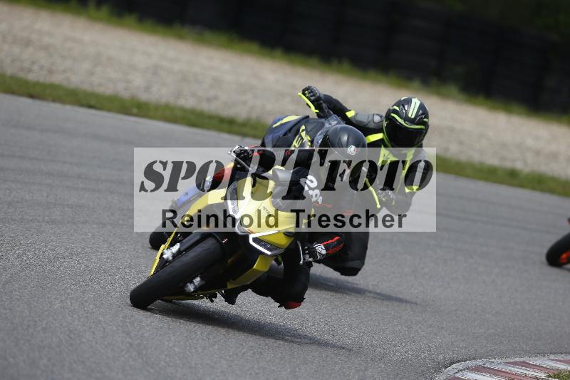 /Archiv-2024/29 12.06.2024 MOTO.CH Track Day ADR/Gruppe blau/28